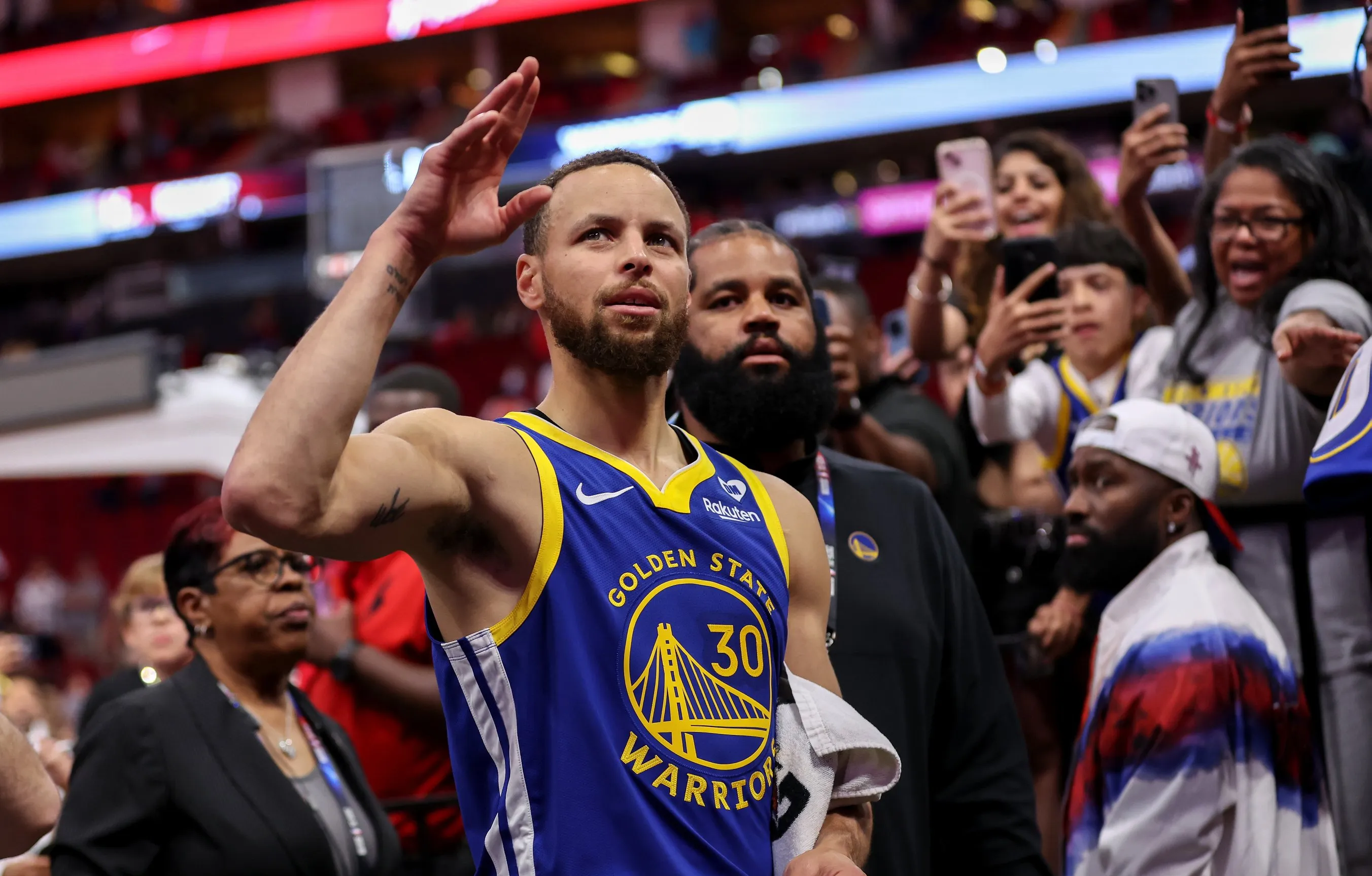 独行侠横扫公牛,库里统治全场的简单介绍 独行侠横扫公牛,库里统治全场的简单介绍