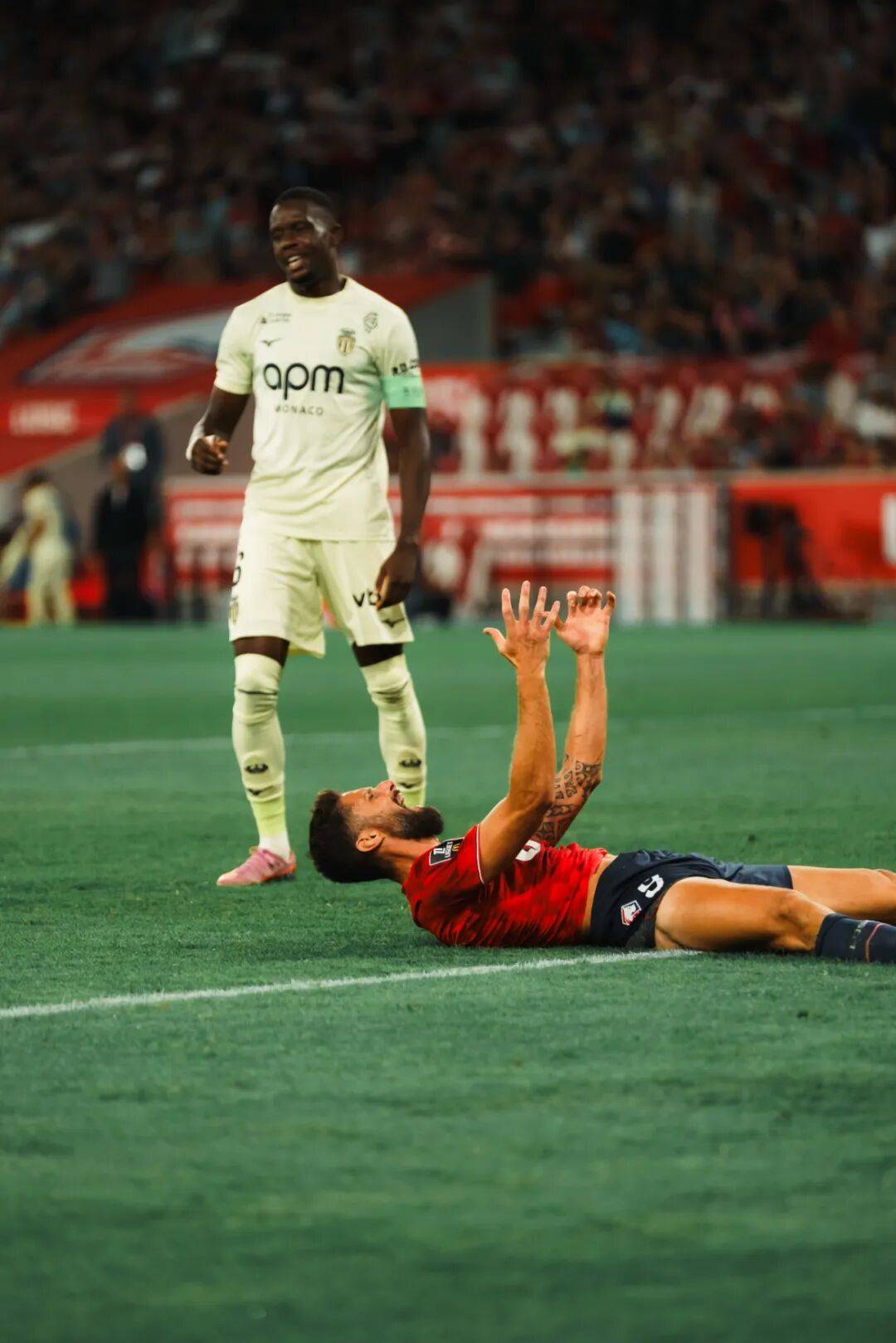 包含里昂爆冷荷兰，科曼统治全场的词条