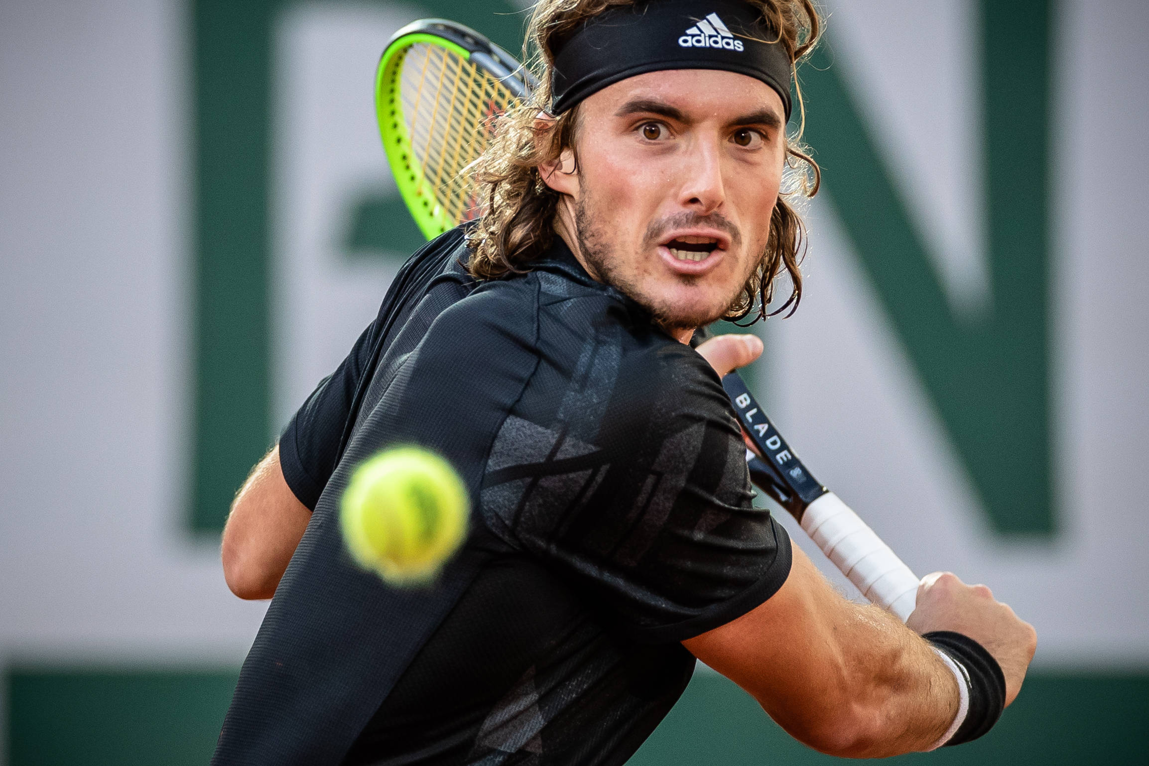 意大利网球队绝地反击法国网球队，西西帕斯绝境逆转