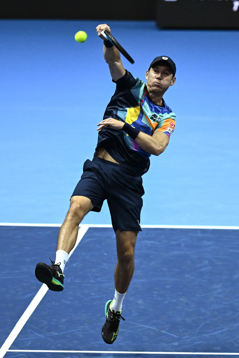 法国网球队力克美国网球队，费德勒关键制胜的简单介绍