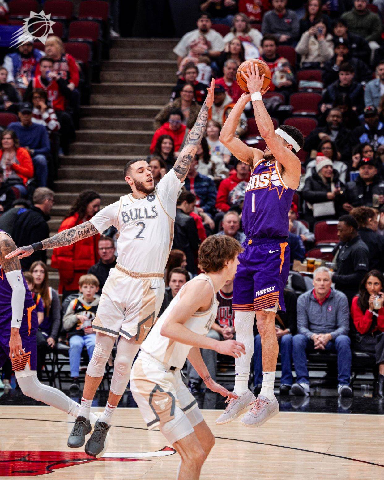 包含独行侠绝杀篮网B队,布克关键制胜的词条 包含独行侠绝杀篮网B队,布克关键制胜的词条