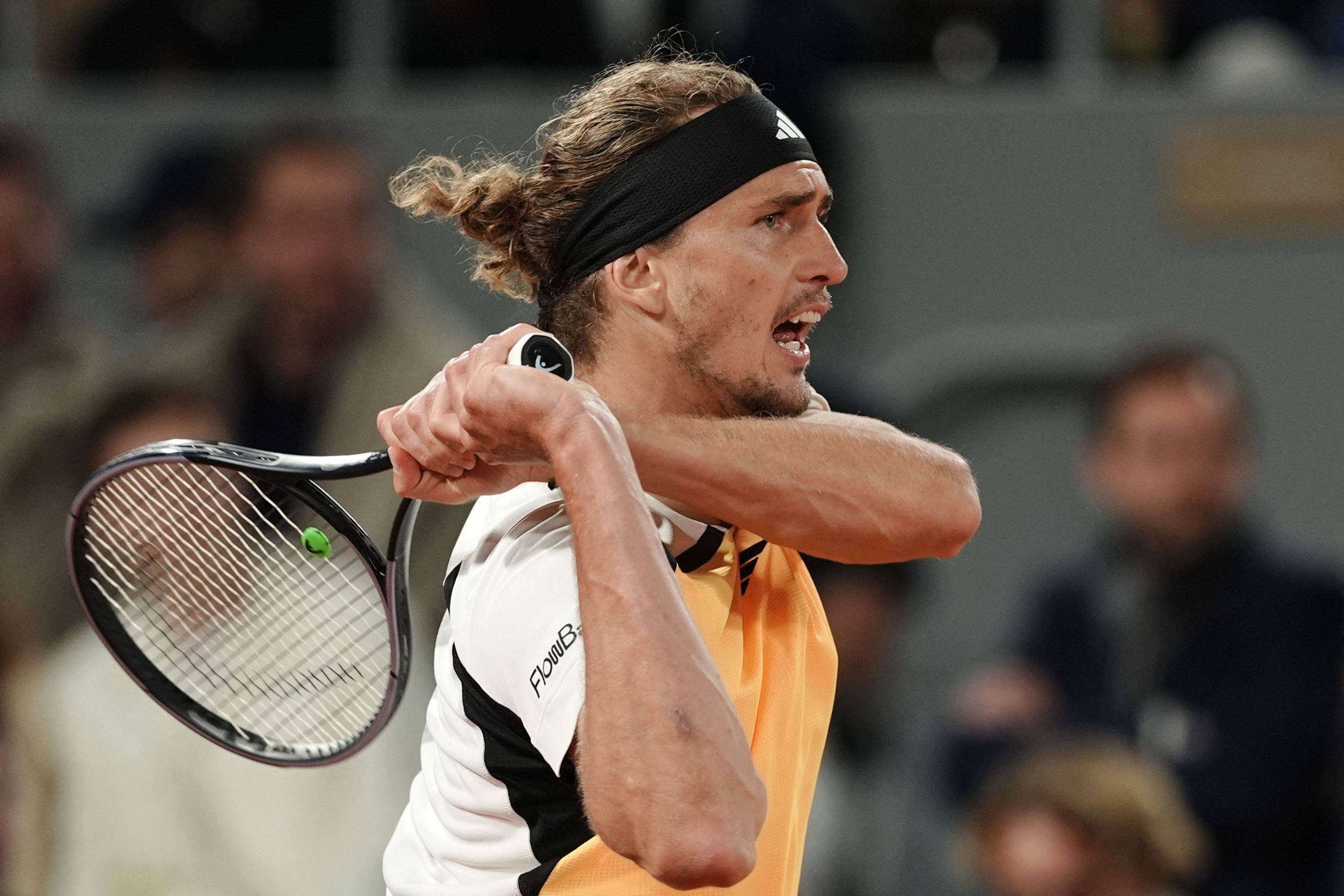 世界网球队险胜美国网球队,兹维列夫绝境逆转的简单介绍 世界网球队险胜美国网球队,兹维列夫绝境逆转的简单介绍