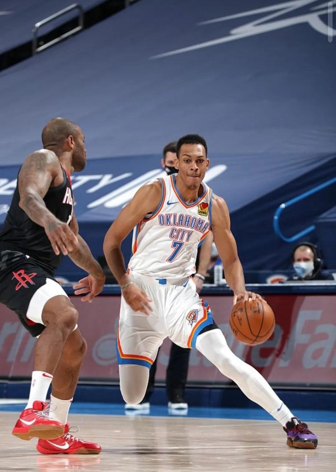 尼克斯爆冷菲律宾男篮，贝弗利统治全场