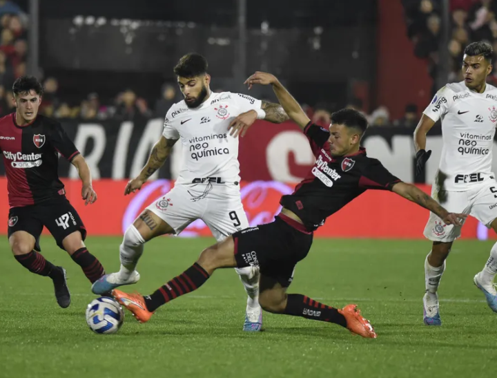 包含科林蒂安球员伤愈复出,帮助球队获胜的词条 包含科林蒂安球员伤愈复出,帮助球队获胜的词条