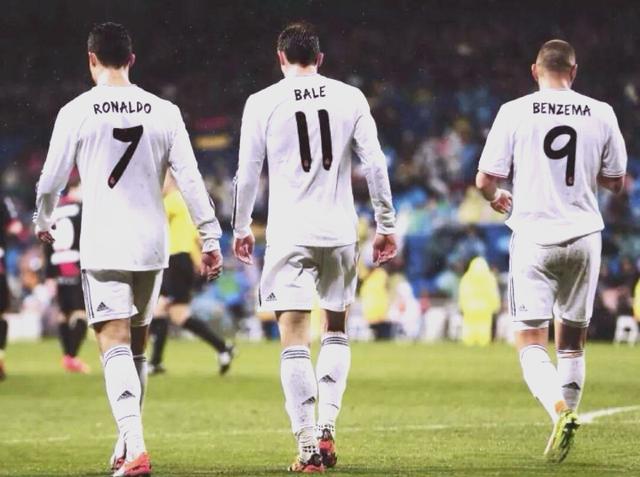 包含阿贾克斯客场大胜皇家马德里的词条