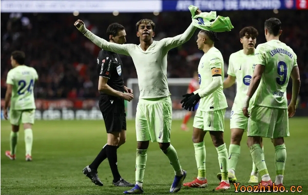 包含巴塞罗那战胜马德里竞技，取得西甲领先优势的词条