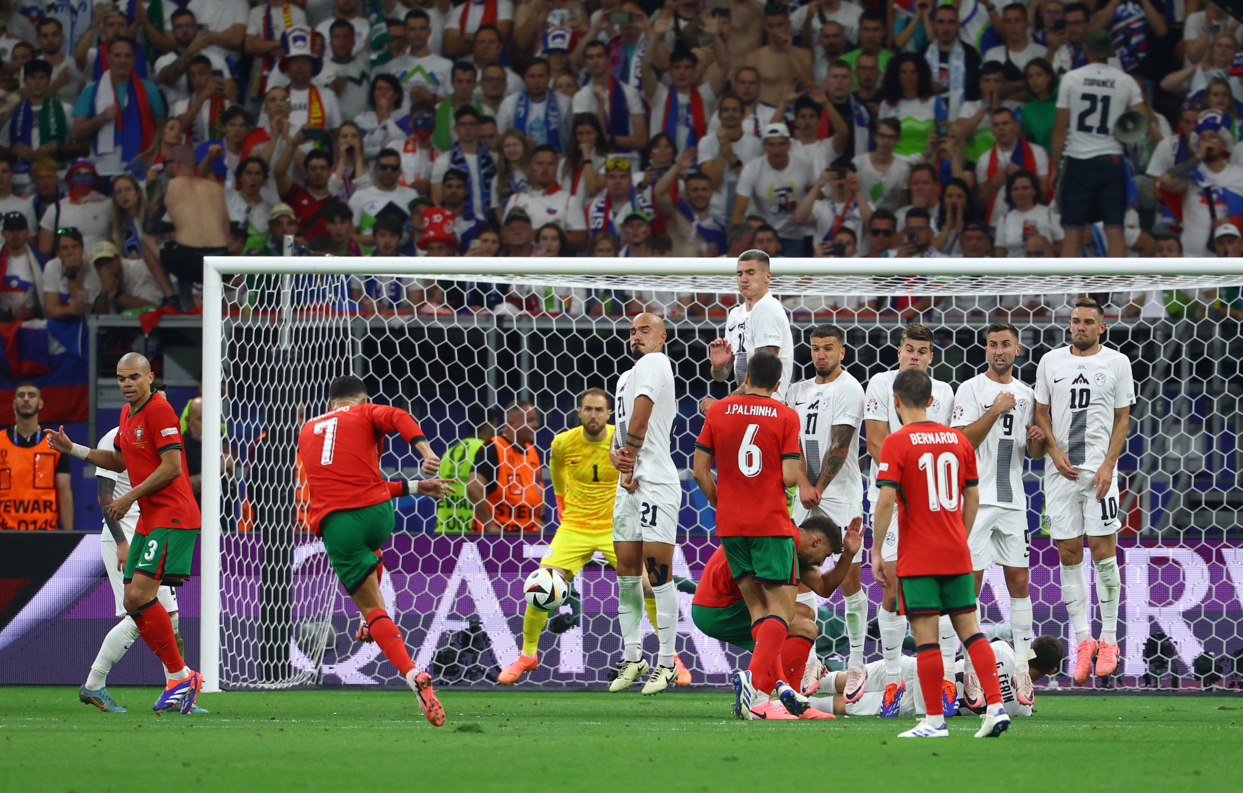 开云体育在线-激烈角逐，欧洲国家足球赛势不可挡的简单介绍