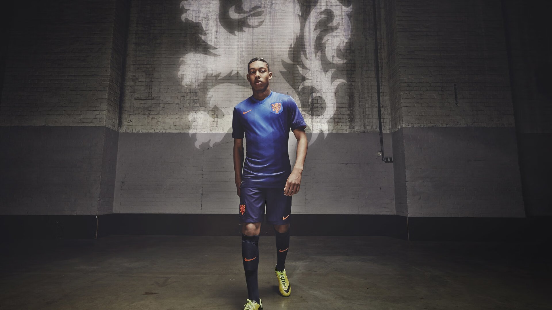 南美铁卫的证明之战，阿劳霍在乌拉圭对阵希腊的焦点对决中重塑防线